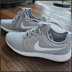 Nike Roshe Light Gray Athletic Sneakers